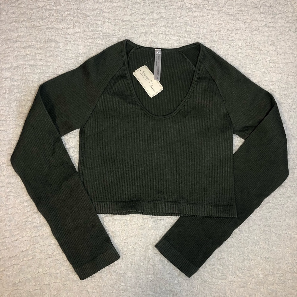 FOREVER 21 LONG SLEEVE CROP -M